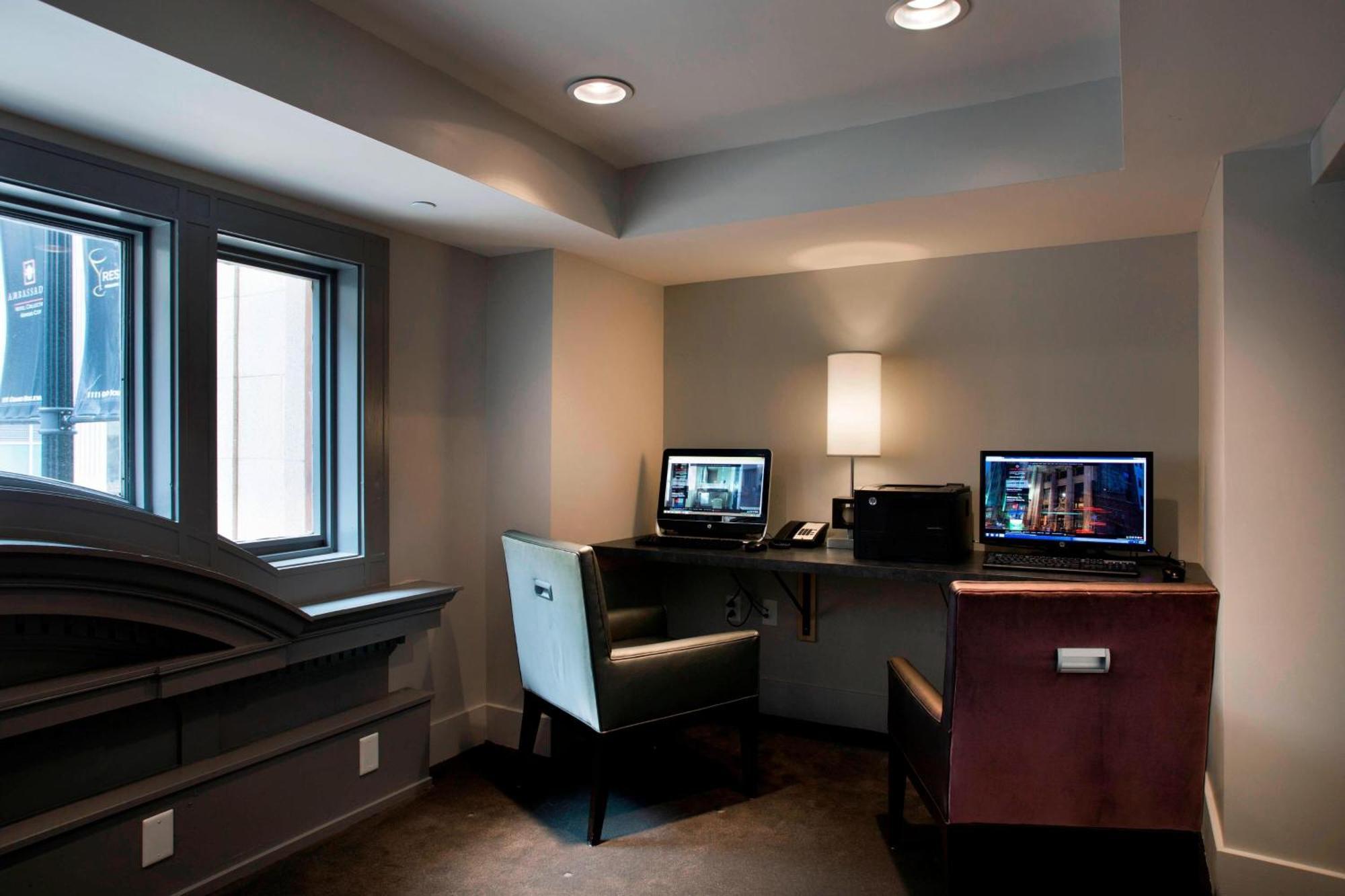 Hotel Ambassador Kansas City, Autograph Collection 4*