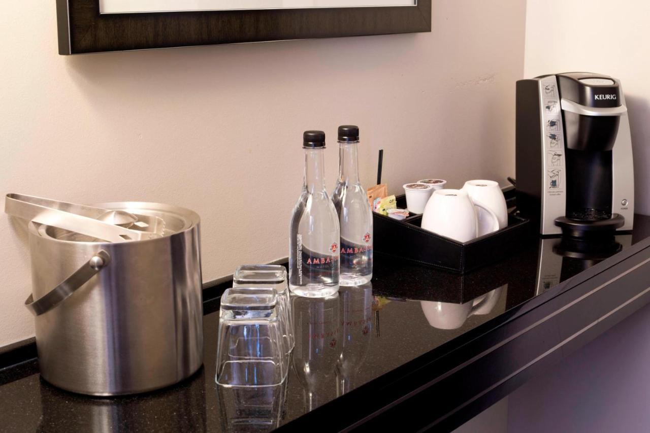 Hotel Ambassador Kansas City, Autograph Collection 4*